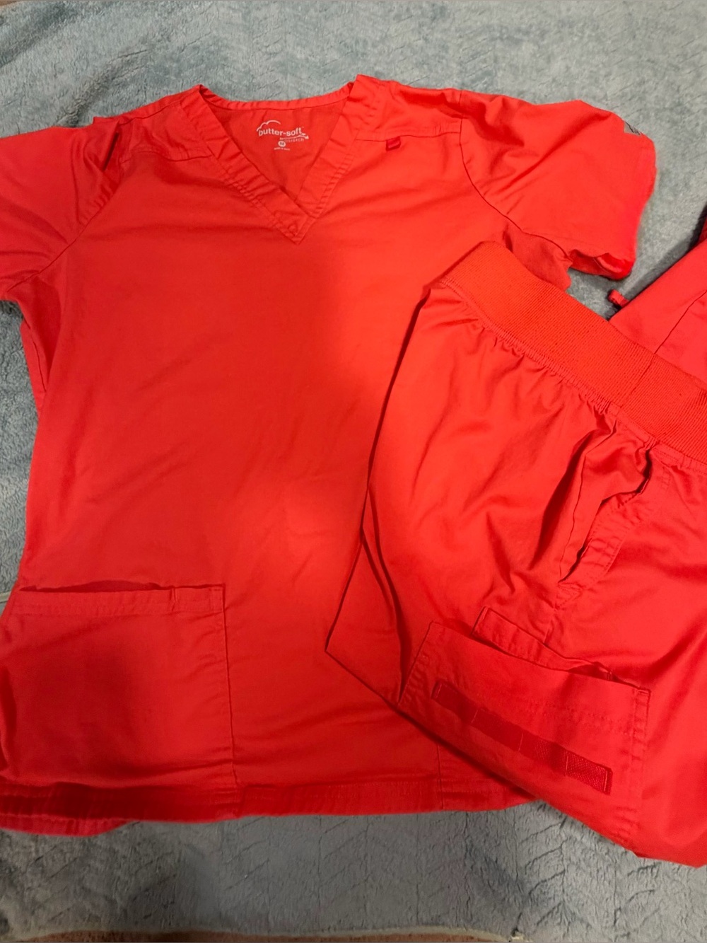 Women’s Red Two-Piece Scrub Set V-Neck Top & Jogger Style Pants. Medium Petite.